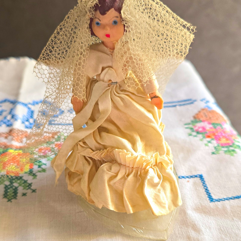 Vintage Bride Wedding Cake Topper Figurine, Ivory/White Plastic Veil Clear Base