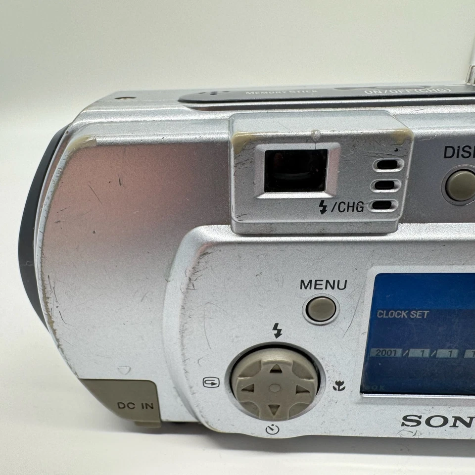 Sony Cyber-Shot DSC-P30 1.3 MP Silver Digital Camera w/ 8MB Memory Stick Tested - Image 4 of 4