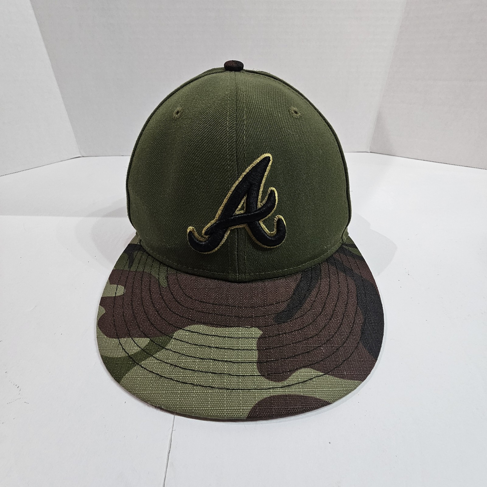 Atlanta Braves Camo Green New Era 59FIFTY Fitted MLB Hat Size 7 EUC