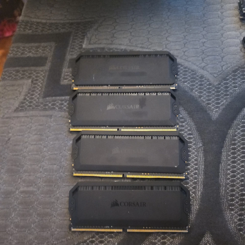 Corsair Dominator Platinum RGB 32GB (4x8GB) DDR4 3200MHz CL16 - Image 2 of 2