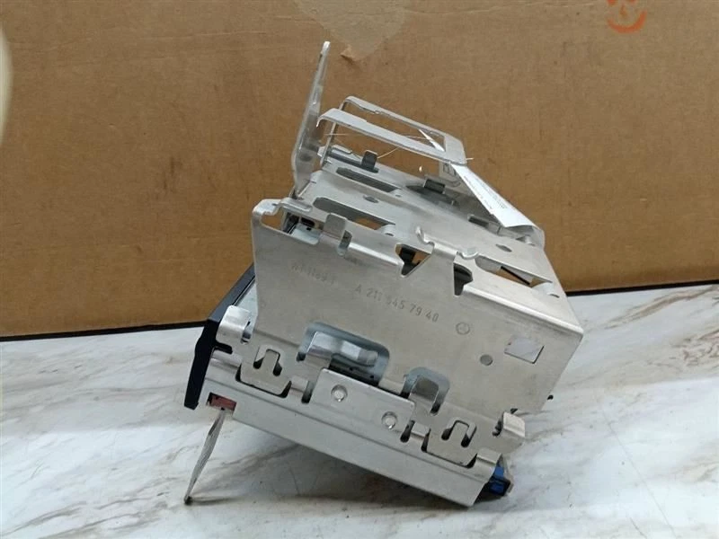 2006 MERCEDES BENZ CLS500 CD CHANGER - Image 2 of 4