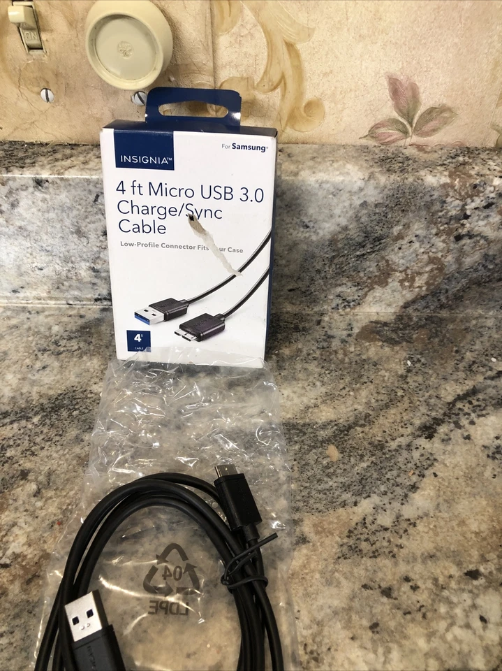Open Box Insignia 4 ft Black Charge Sync Cable Micro USB 3.0 For Samsung - Image 3 of 4
