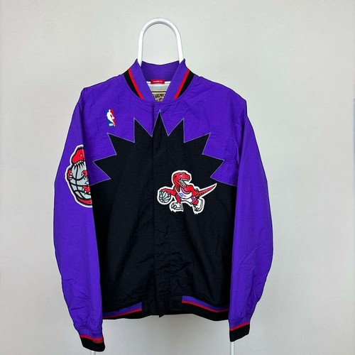 Veste d'échauffement authentique NBA Mitchell & Ness Raptors 1995-96 violet S M neuve avec étiquette - Photo 1/6
