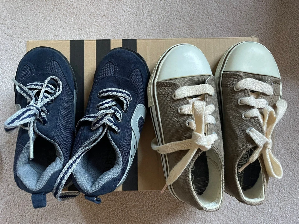 Zapatos para niños pequeños talla 7 y 8 lote es de 2 zapatos niños lugar y desvanecimiento gloria nuevos Foto 2 de 4