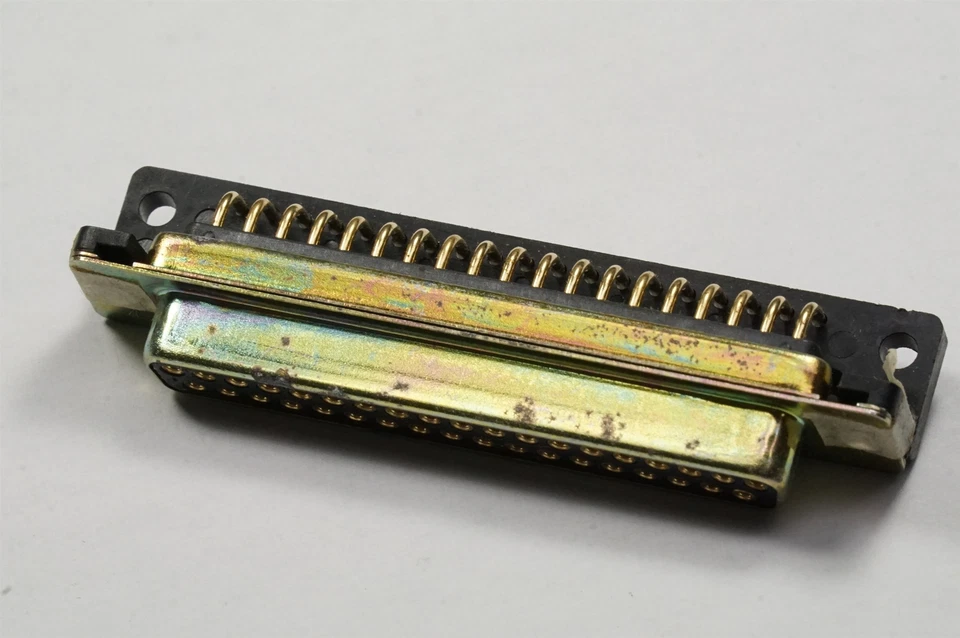 DCM37SD ITT Cannon D-Sub Connector Receptacle 37 Pos 2 Row RA C Shell DC *USED* - Image 3 of 3