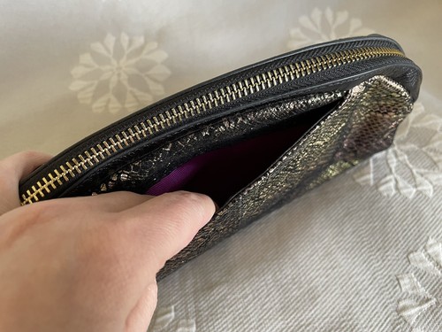 HOBO INTERNATIONAL Metallic Iridescent Exotic Snake JAZEL Clutch - Picture 4 of 8
