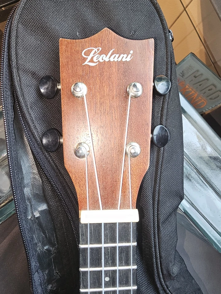 LEOLANI / Wood Concert Ukulele - Leolani S10 4 String 2016 21" L 12" NECK - Image 3 of 4