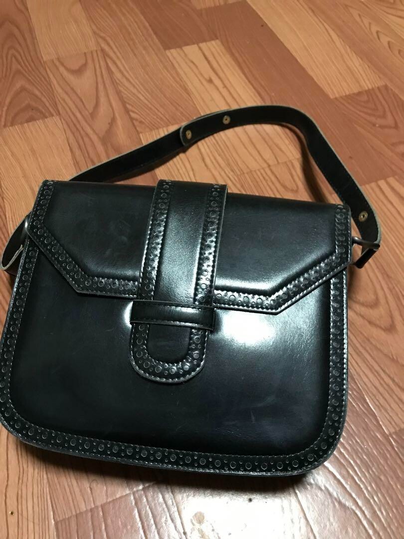 Borsa a tracolla Yves Saint Laurent a mano in pelle nera YSL usata