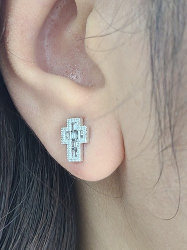 10K Gold 0.30ctw Genuine Natural Baguettes Diamonds Cross Studs Earrings 8mm - Picture 3 of 8
