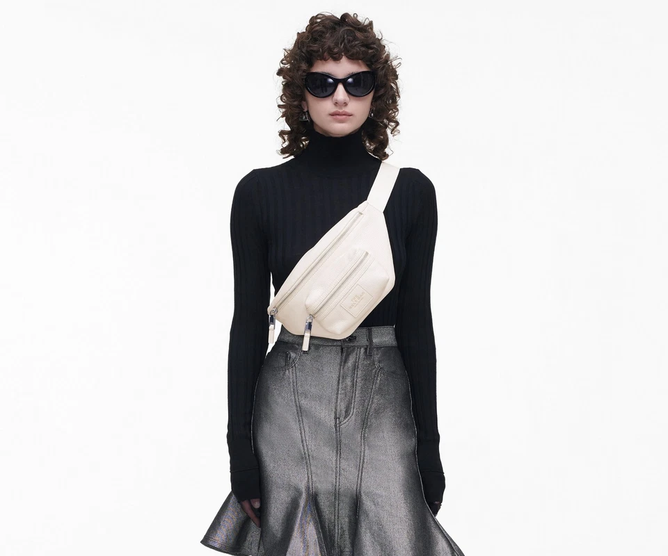 Marc Jacobs The Leather Belt Bag in Cotton/Silver - Image 4 of 4