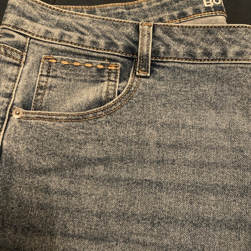 NWT No Boundaries Mid Rise Medium Wash Bootcut Jeans. Sz18. Super Soft