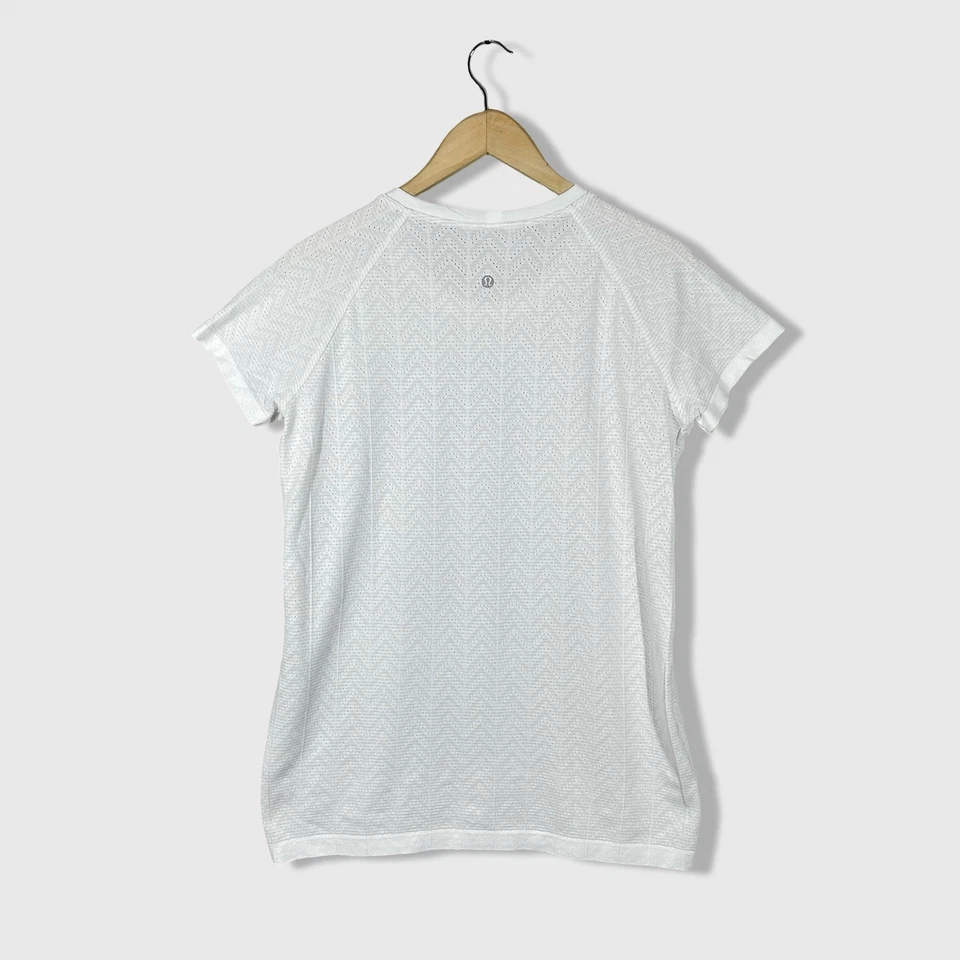 Camiseta Lululemon Run Swiftly Tech Feminina 14 Malha Branca Atlética Athleisure - Imagem 4 de 4