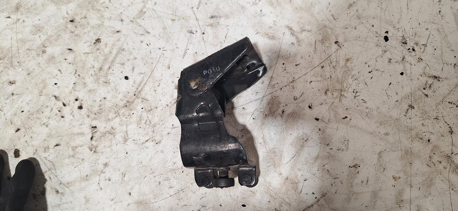 Hyundai ILoad Left Rear Middle Door Roller TQ 11/2007-03/2021 - thumbnail 3