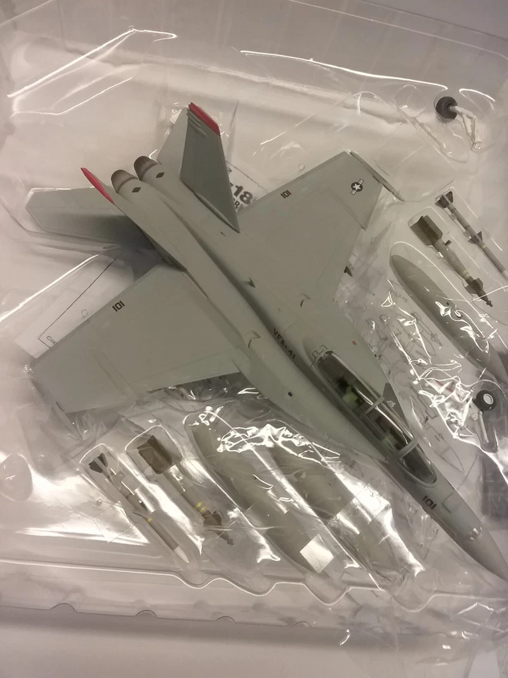 Dragon Wings 50179 F/A-18F Super Hornet 1:72 Black Aces US Navy VFA-41 XO - Image 4 of 4