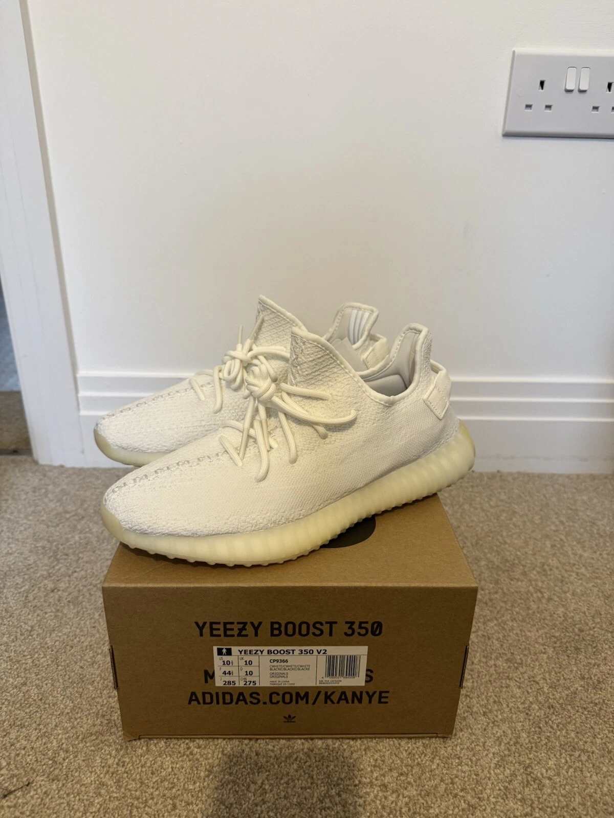 NUOVISSIME Adidas Yeezy boost 350 V2 bianco crema UK10 (100% autentiche)