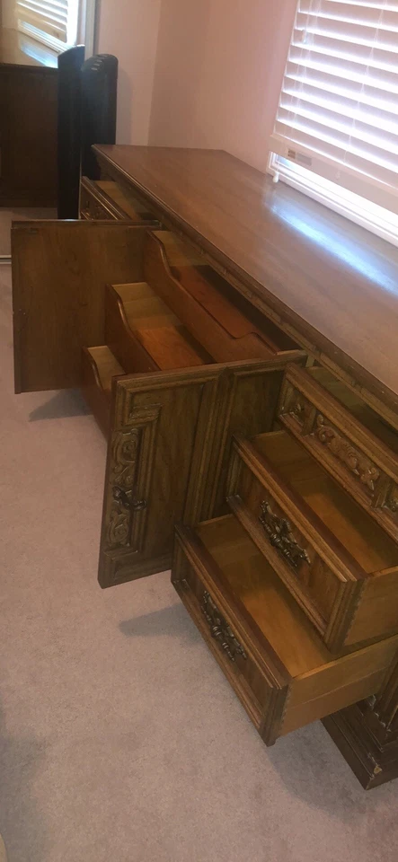 Thomasville bedroom furniture  - Image 2 of 4