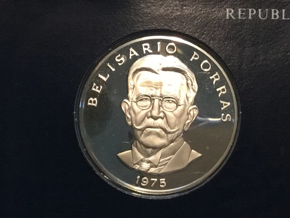 SILVER 1975 Coinage of The Republic of Panama 8 Coin Proof Set Original box COA - Image 3 of 4