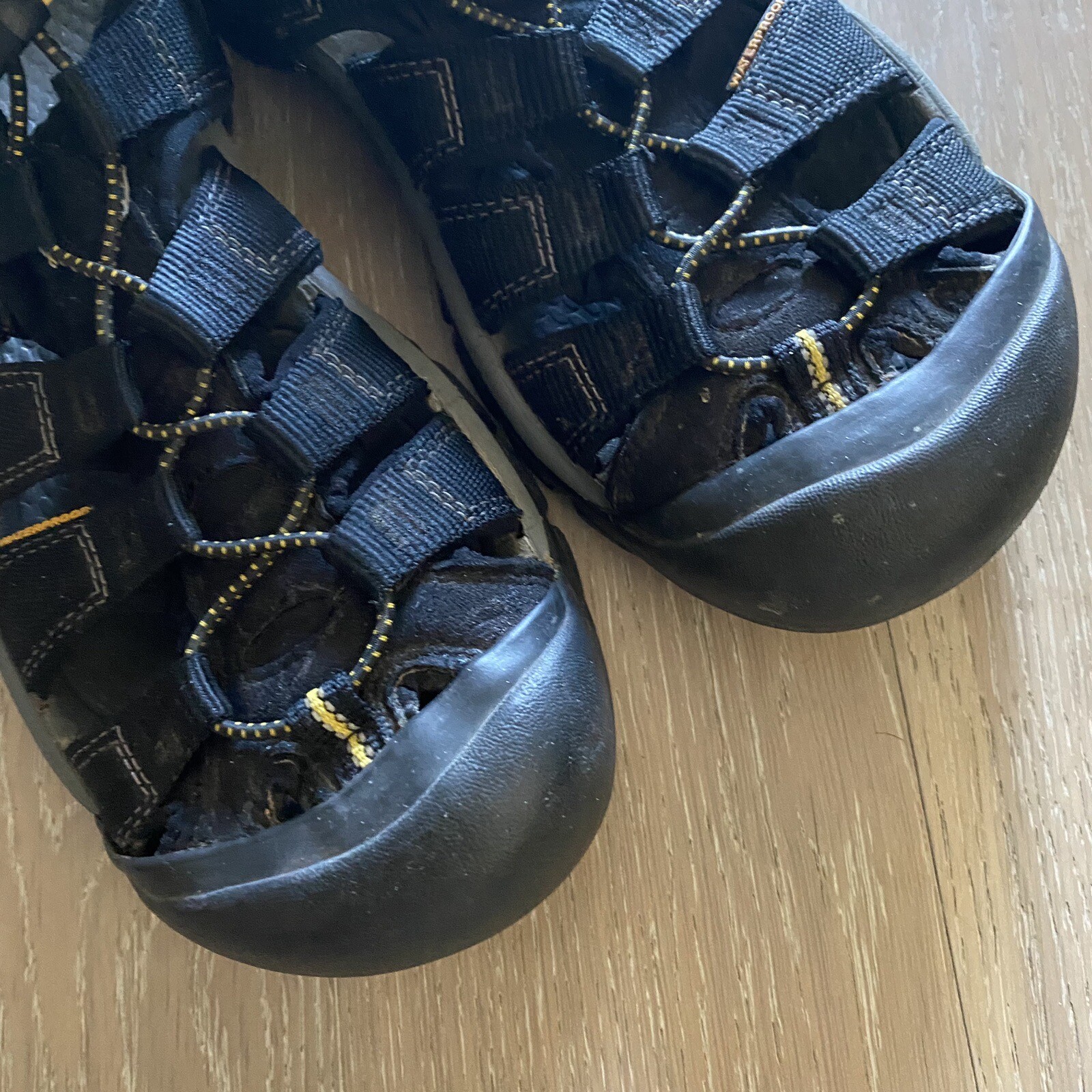 Sandali Keen Newport H2 punta chiusa nero giallo escursionismo acqua US uomo 9