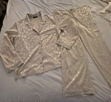 NATORI DECADENCE NOTCH PAJAMAS SET, SIZE MEDIUM, PEARL