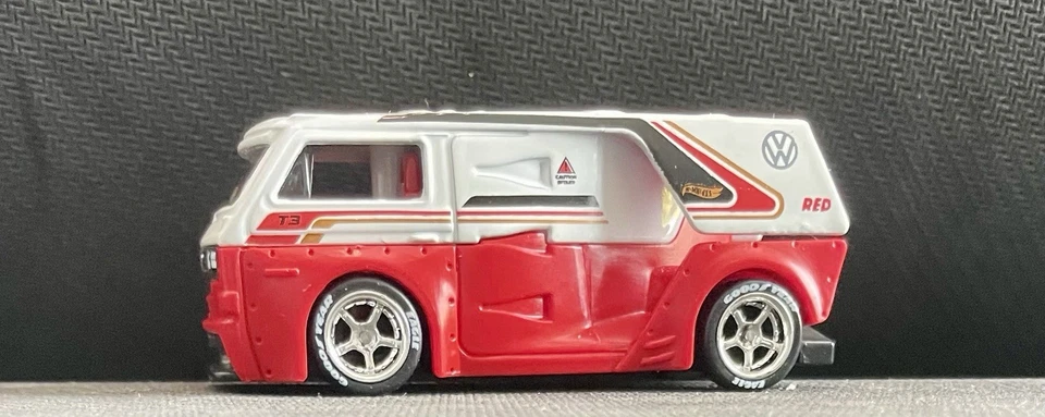Hot Wheels VW T3 Custom Red Edition CUSTOM Wheel & Tire Real Riders - image 4 of 4