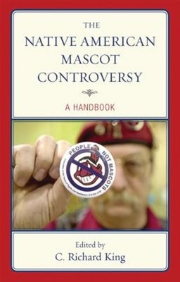 The Native American Mascot Controversy : A Handbook Paperback