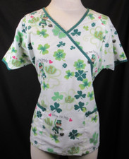 UA Scrubs Scrub Top St Patricks Day Shamrocks Leprechaun White Green M Medium