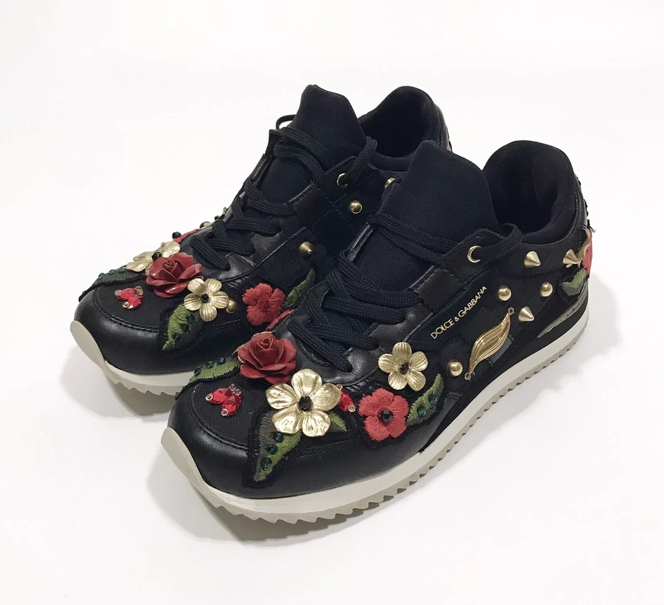 Sneakers donna Dolce & Gabbana con borchie ricamate impreziosite da fiori tag... - Immagine 2 di 4