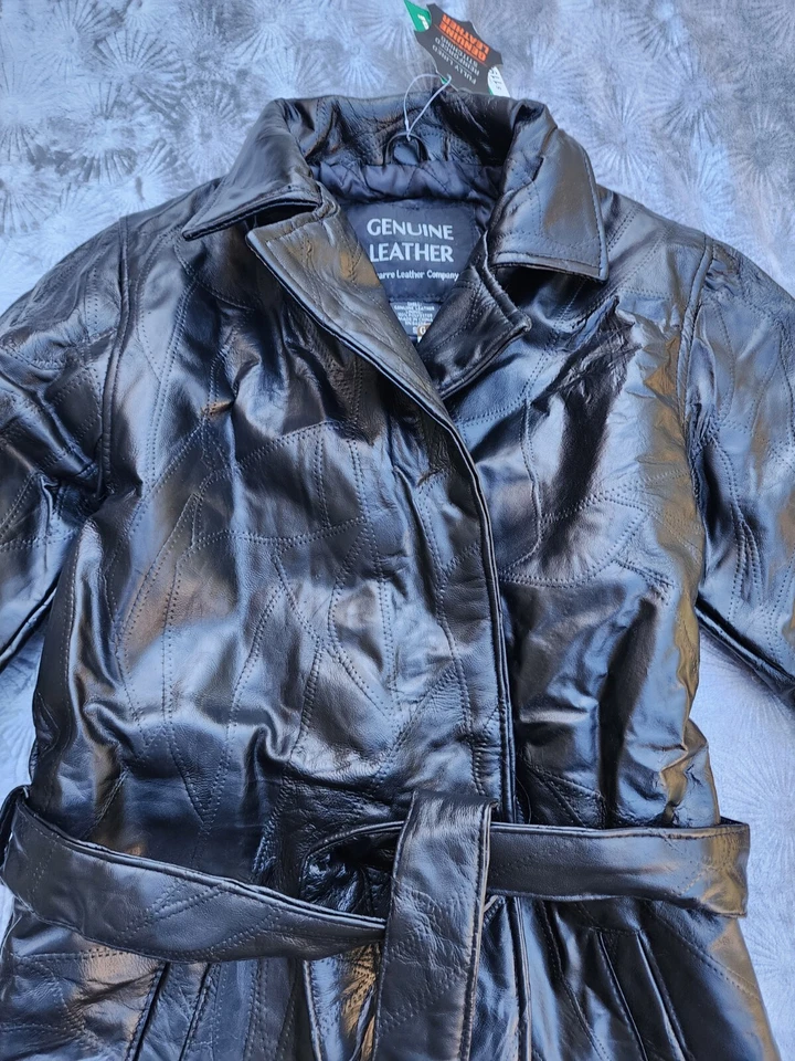 Abrigo de cuero para mujer $120 nuevo con etiquetas parche navarra mosaico 3/4 S negro con cinturón frente abierto Foto 2 de 4