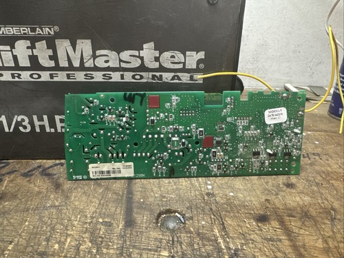 50DCCL1 4/23/19 Lift Master Logic board Yellow learn button