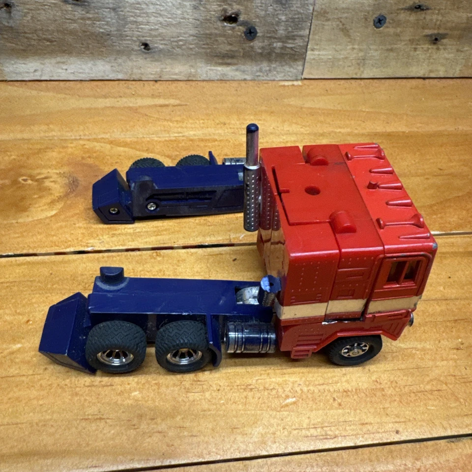 Antigo Optimus Prime 1982 Hasbro G1 Transformers Trailer Truck - PARA REPARO DE PEÇAS - Imagem 4 de 4