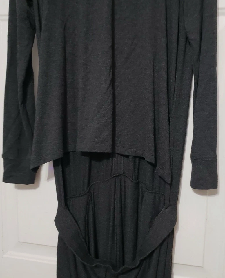 Mono con capucha gris carbón talla pequeña CAbi Foto 3 de 3