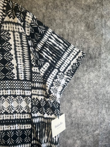 Rafaella Studded Keyhole Top Size 2X Black White Tribal Print NWT $49 - Picture 3 of 12