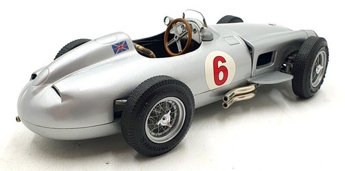 CMC 1/18 Scale Diecast M-020 - Mercedes-Benz W196 Monoposto #6 - Silver - Picture 2 of 5