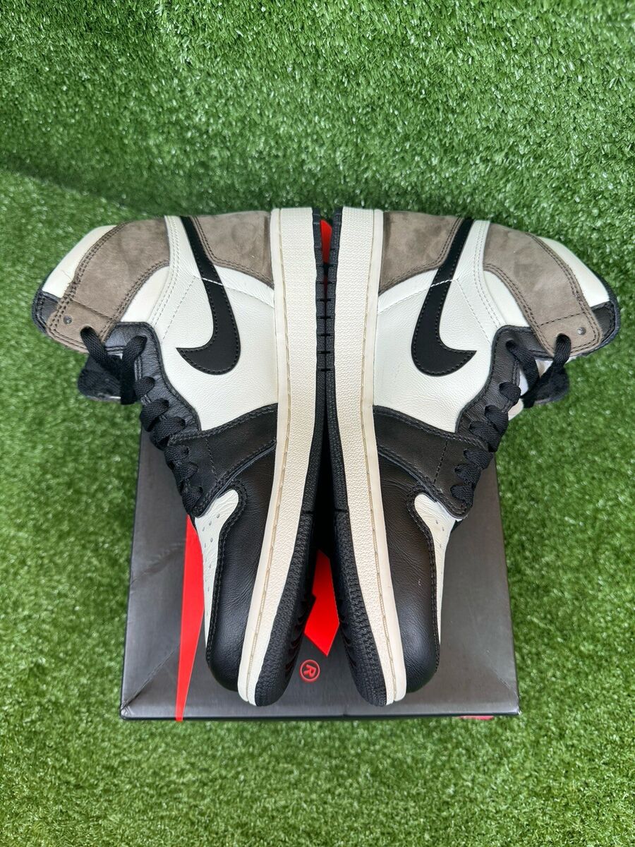 Nike Air Jordan 1 Retro High Mocha Size 8.5 555088-105 OG Nike Air Jordan 1 Retro High Mocha Size 8.5 555088-105 OG