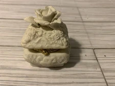 Vintage Artmark Porcelain Rose Trinket Ring Box Hinged Floral Pillow 1998 Decor