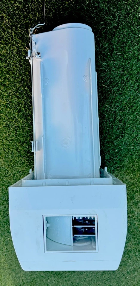 Contenedor de hielo para refrigerador KENMORE P# P#30111-0010807-00 de Mdl# 111.73042610 Foto 3 de 4