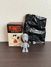 Super7 Peanuts ReAction Snoopy Glitter Blind Box Figure CHASE - Snoopy