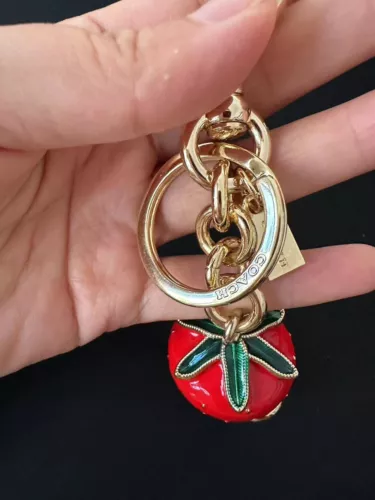 Strawberry KeyChain Bag Charm Resin and Metal - Bild 3 von 12