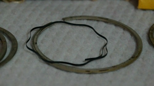 N.O.S Genuine Goetze Chevrolet MT 265 V8 55/57 piston rings set - Picture 2 of 5