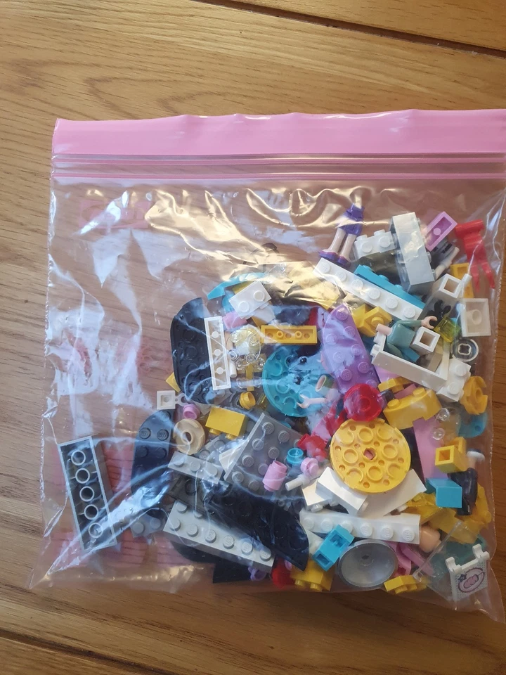 LEGO FRIENDS: Amusement Park Bumper Cars (41133). No box but all pieces included - Image 2 of 4