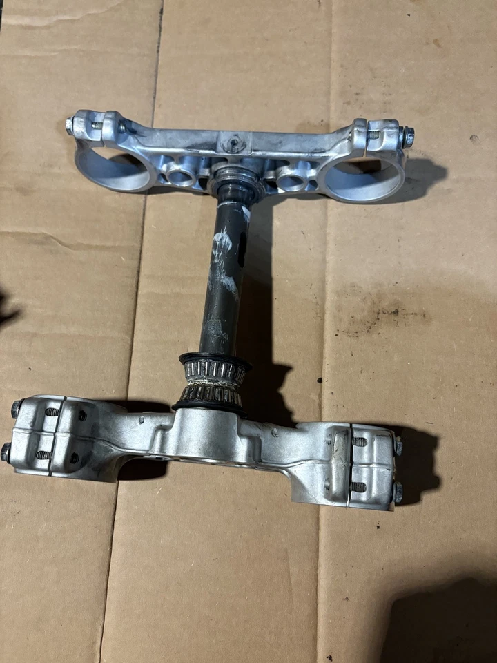 2010 Husqvarna SMr510 SM TXC 510 triple trees/clamps  - Image 4 of 4