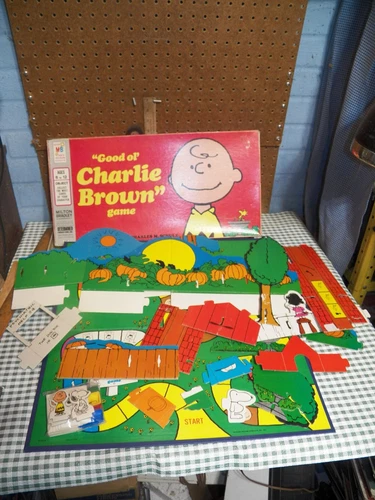 1971 MILTON BRADLEY "GOOD OL' CHARLIE BROWN" Board Game