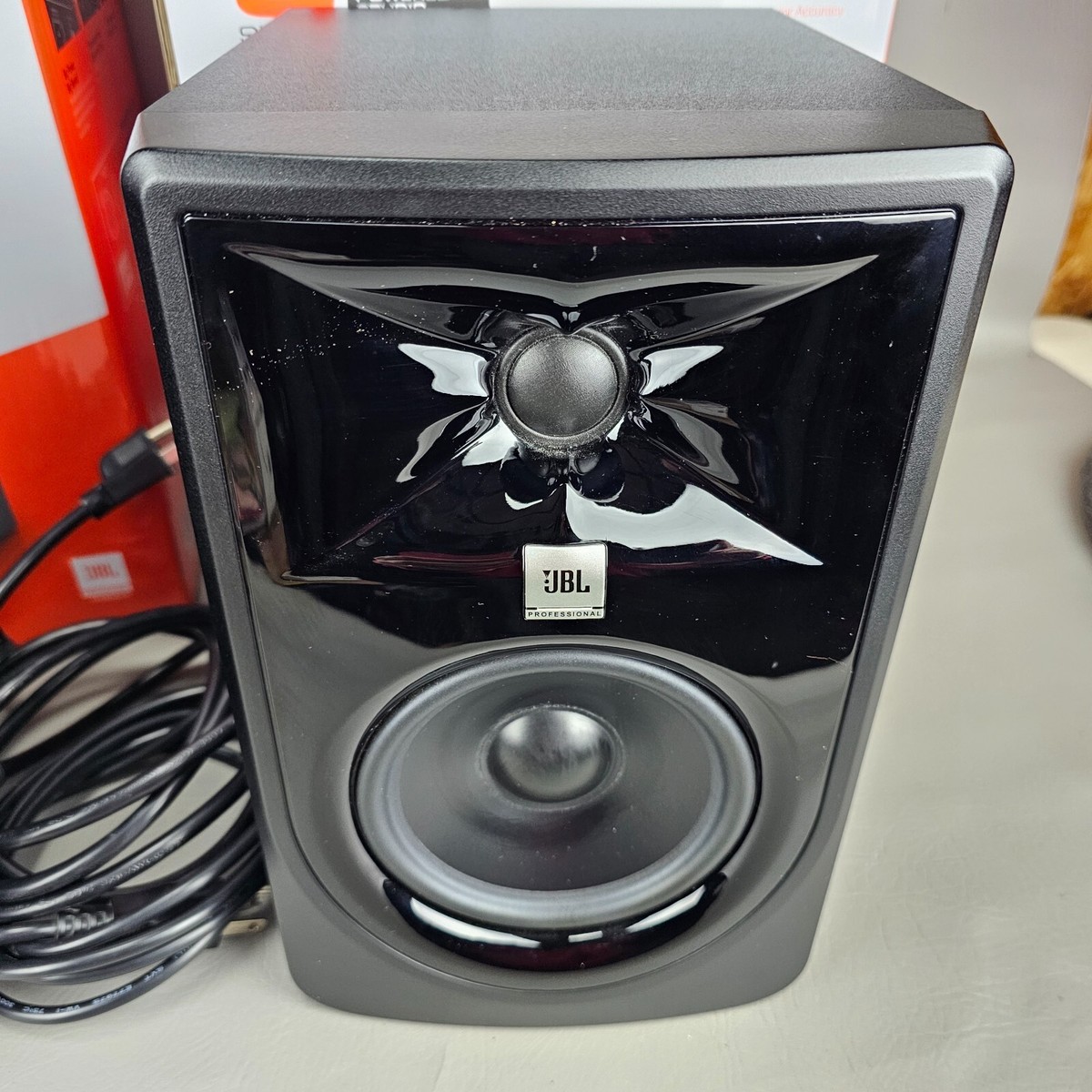 JBL 305P MKII Pair Black 5” Two Way Studio Monitors Only JBL 305P MKII Pair Black 5” Two Way Studio Monitors Only