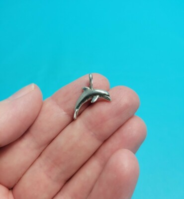 Liebling Sterlingsilber 3D detailliert springender Delfin Anhänger Halskette so süß