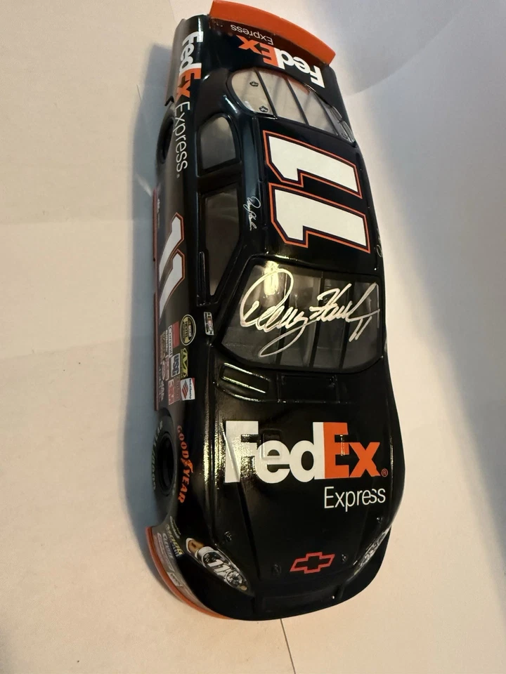 Denny Hamlin 2007 1/24 autografado super limpo 🔥🔥🔥🔥🔥 - Imagem 2 de 4