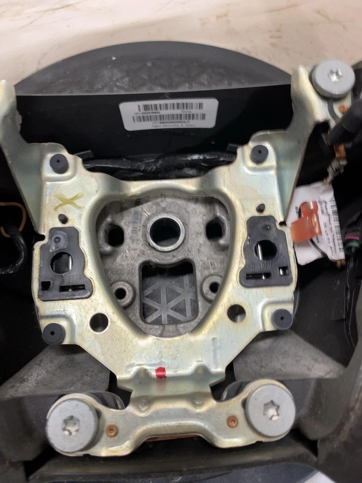 09-14 CHEVY TAHOE Steering Wheel W/ ACCESSORY CONTROL BLACK 22947799 25853084 - Image 4 of 4