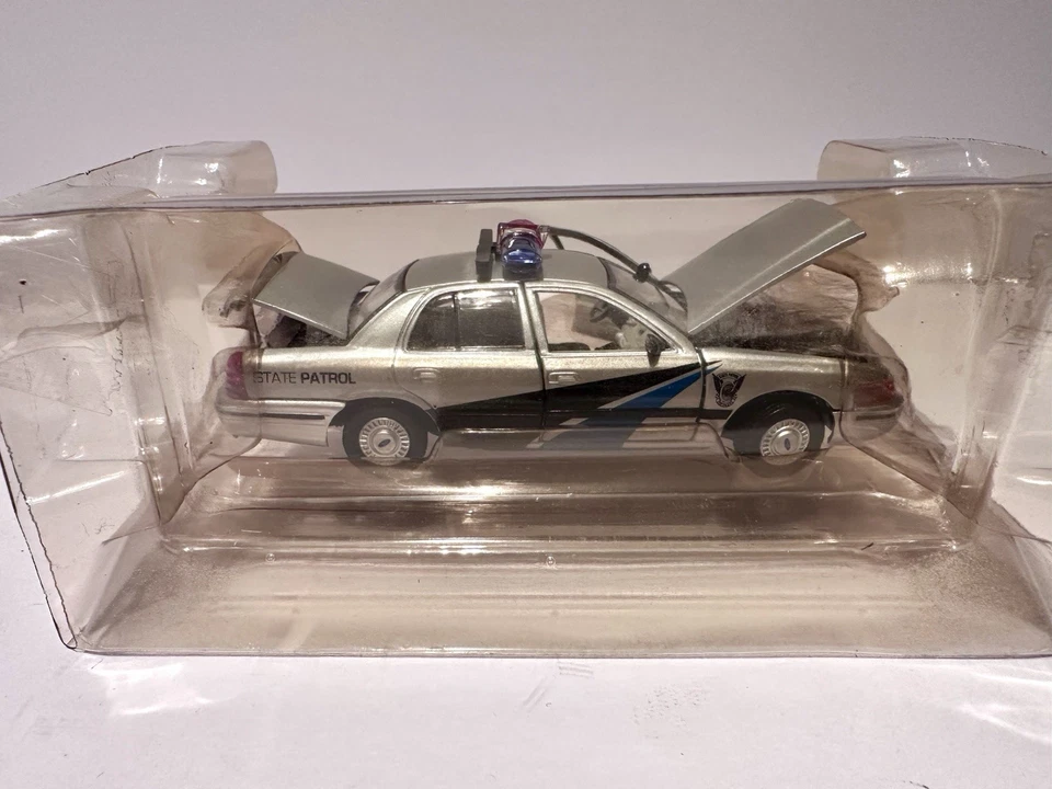 GEARBOX 2000 Ford Crown Victoria Colorado State Police Interceptor Diecast 1:43 - Image 4 of 4