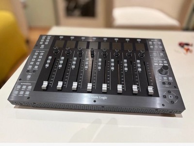 Solid State Logic SSL UF8   DAW Controller   Mischpult- Top Zustand
