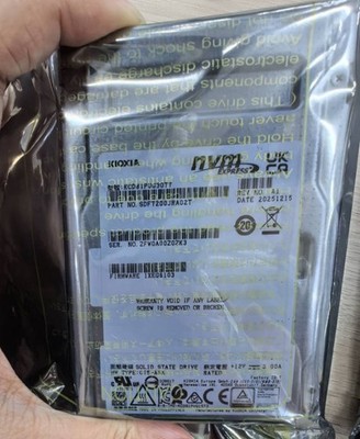 KIOXIA CD8P-R KCD81PUG30T7 30.72TB PCIe 5.0 NVMe U.2 Interface Enterprise SSD