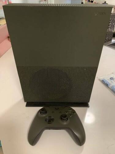 Xbox One S 500GB - Picture 1 of 7